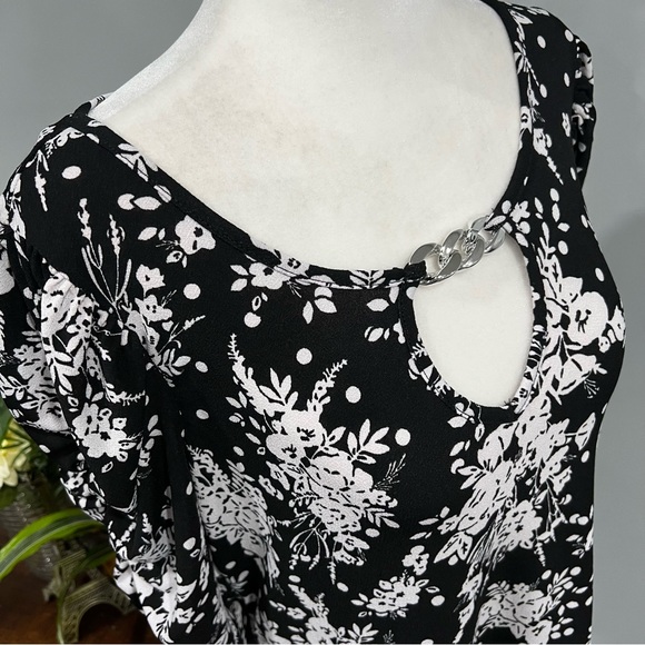 Adrienne Vittadini Medium Top - Picture 9 of 11